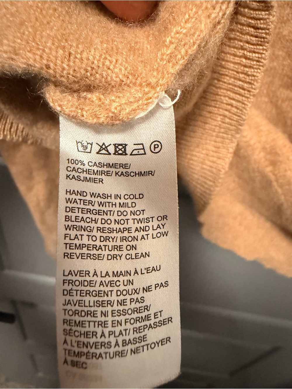Saks Fifth Avenue Men's V-Neck Sweater Camel Tan Cashmere XXL - Picture 7 of 7